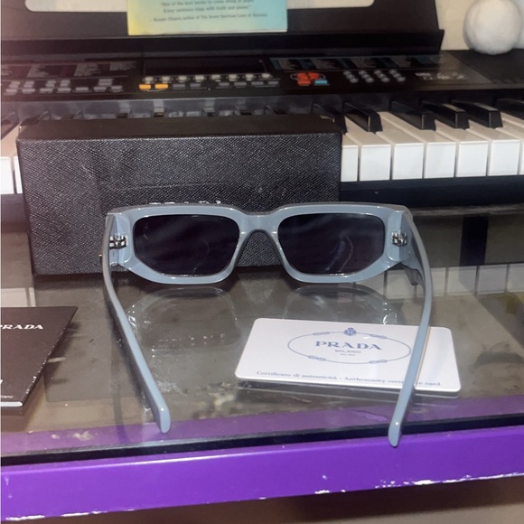 Authentic PRADA PR17WS Sunglasses - Picture 4 of 6